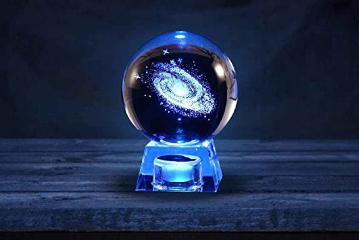 Galaxie en boule de cristal, objet insolite