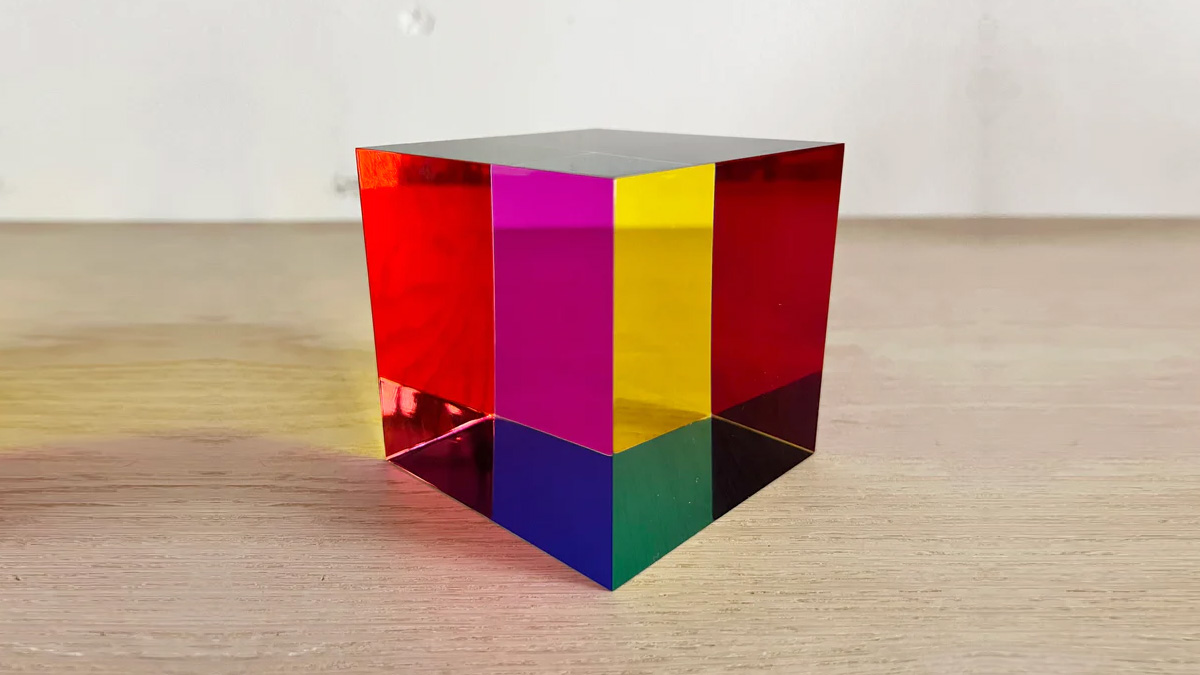 Cube optique de couleurs primaires