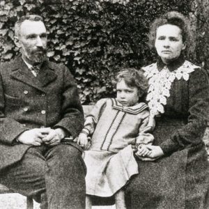 Pierre Et Marie Curie Avec Leur Fille